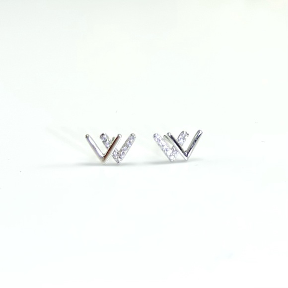 Letter W S925 Silver Studs Earrings w/Tiny CZ- ECZ013 silver - Picture 1 of 13
